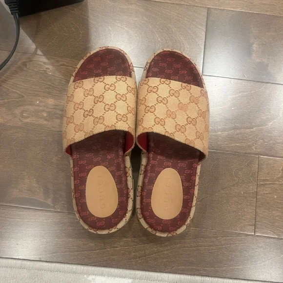 GG  Women's Tan and Burgundy Slide Sandals - Picture 5 of 6